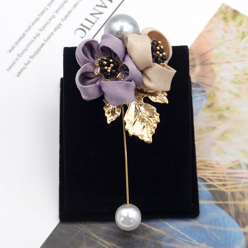 Pearl flower brooch