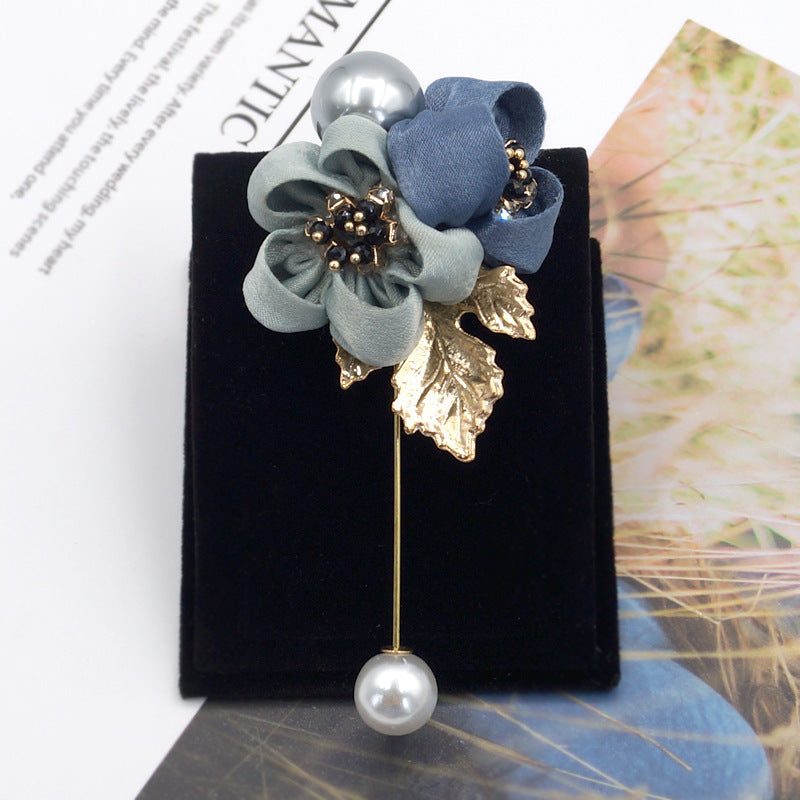 Pearl flower brooch