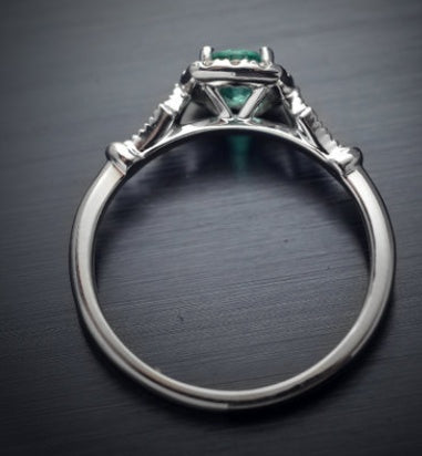 Best selling inlaid green gemstone ring female Europe and the United States explosion models colored gemstone jewelry