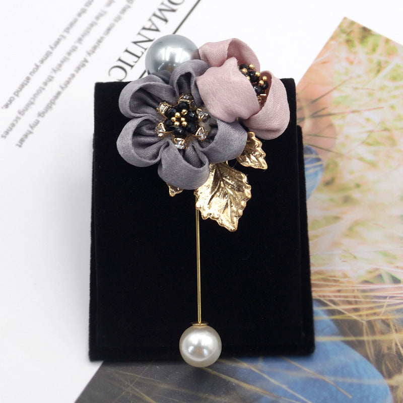 Pearl flower brooch