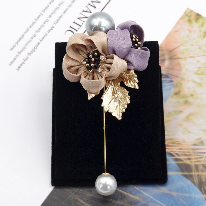 Pearl flower brooch