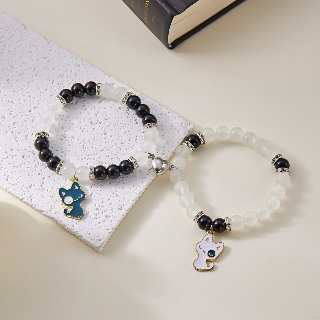 Black And White Cat Bracelet Fashion Love Magnetic