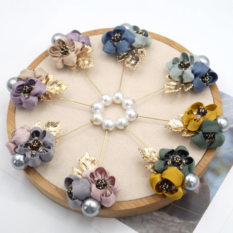 Pearl flower brooch